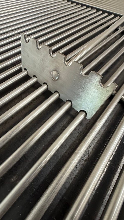 Stainless steel grate cleaner scraping a 3/8-inch round bar grill grate